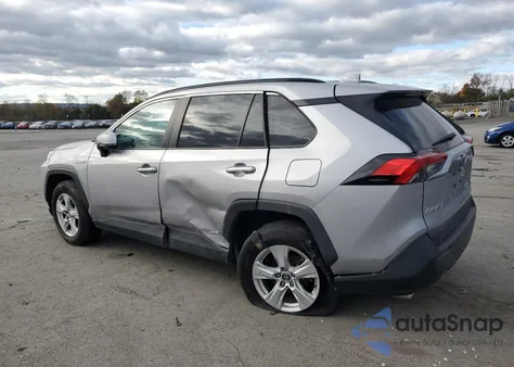 2020 Toyota Rav4 Xle z USA, uszkodzony, nr VIN 2T3RWRFV5LW085026